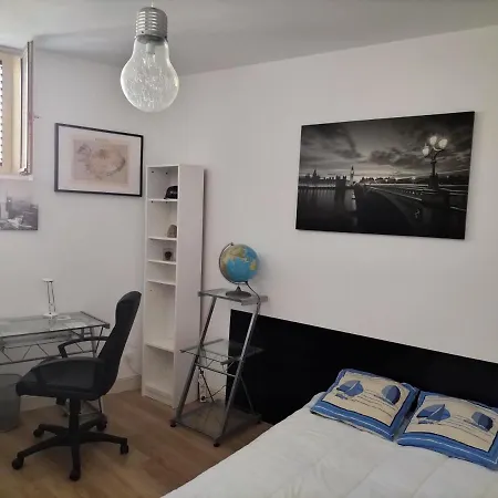Et Apartment *